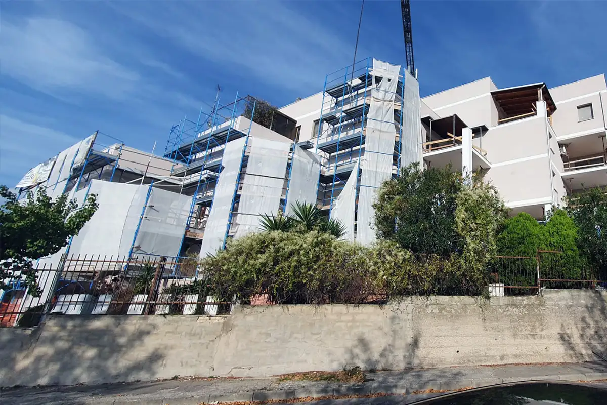 Ristrutturazione condominio: ripristino facciate, rinforzo strutturale — vista d'insieme